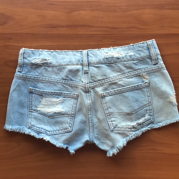 Kate Moss and Topshop Bleach Ripped Short NWT - Picture 3 of 4